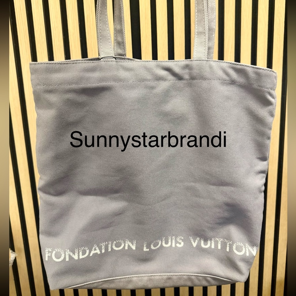 1/59 wins the Burberry! $25 Off $75! Must be used in that show! READ RULES! - Picture 5 of 16